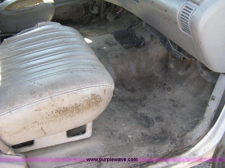 image for item A4348 2000 GMC Sierra C3500 pickup truck