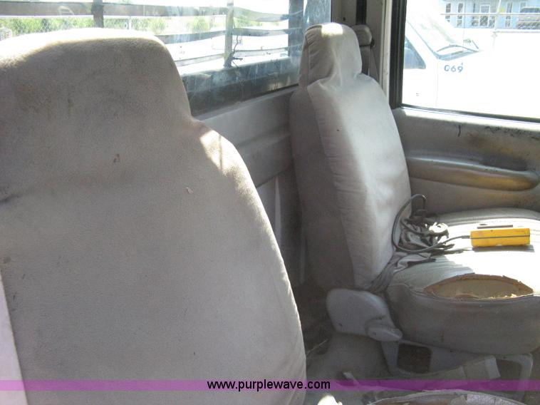 image for item A4348 2000 GMC Sierra C3500 pickup truck