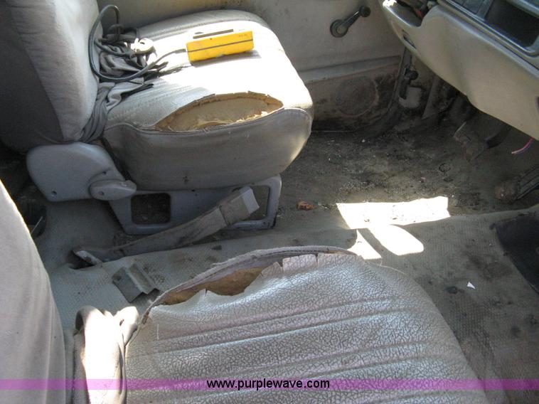 image for item A4348 2000 GMC Sierra C3500 pickup truck