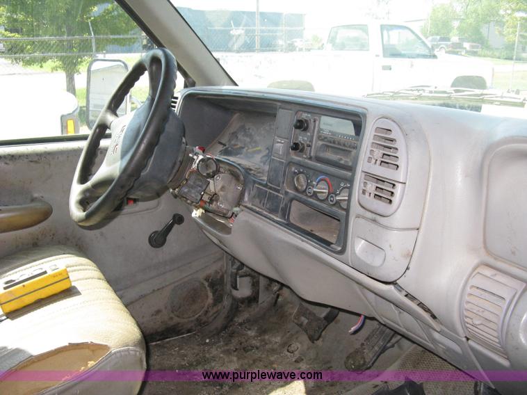 image for item A4348 2000 GMC Sierra C3500 pickup truck