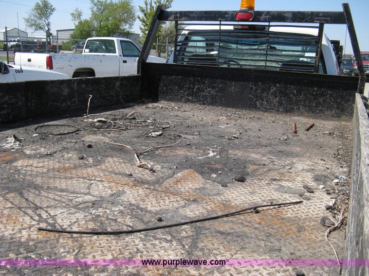 image for item A4348 2000 GMC Sierra C3500 pickup truck