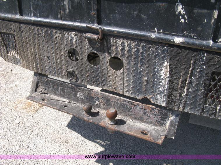 image for item A4348 2000 GMC Sierra C3500 pickup truck