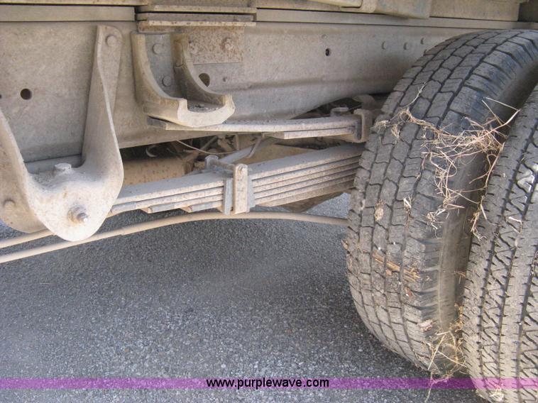 image for item A4348 2000 GMC Sierra C3500 pickup truck