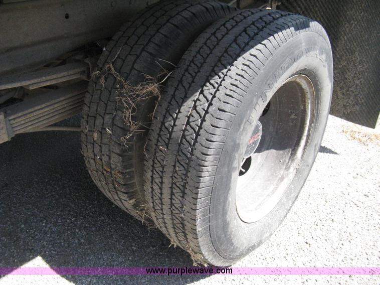 image for item A4348 2000 GMC Sierra C3500 pickup truck