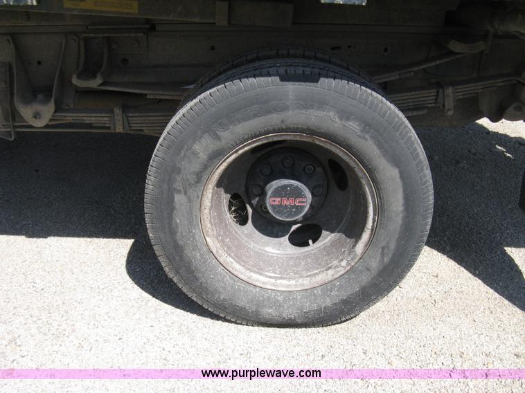 image for item A4348 2000 GMC Sierra C3500 pickup truck