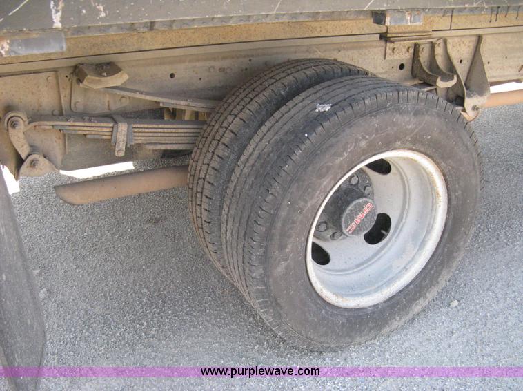 image for item A4348 2000 GMC Sierra C3500 pickup truck