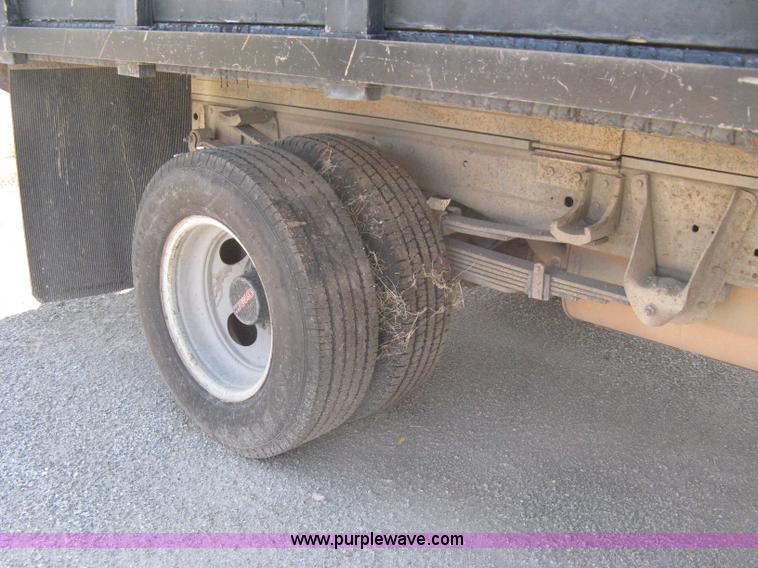 image for item A4348 2000 GMC Sierra C3500 pickup truck