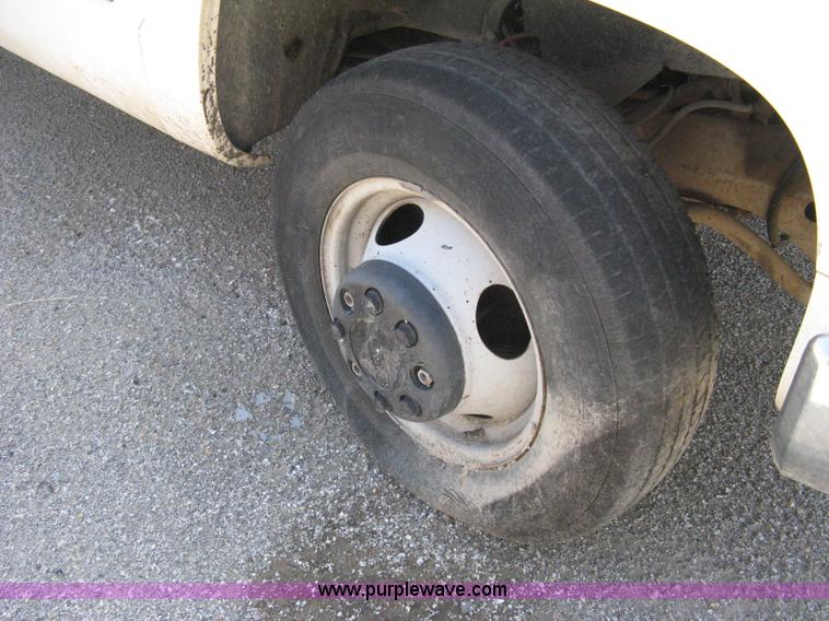 image for item A4348 2000 GMC Sierra C3500 pickup truck