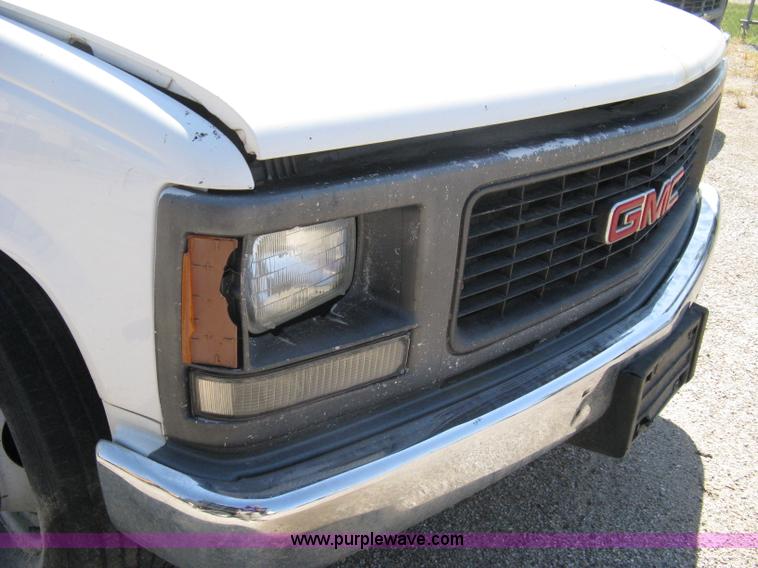 image for item A4348 2000 GMC Sierra C3500 pickup truck