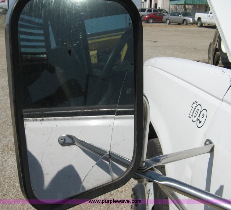 image for item A4348 2000 GMC Sierra C3500 pickup truck