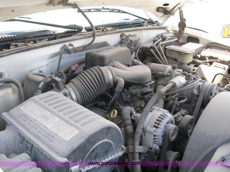 image for item A4348 2000 GMC Sierra C3500 pickup truck