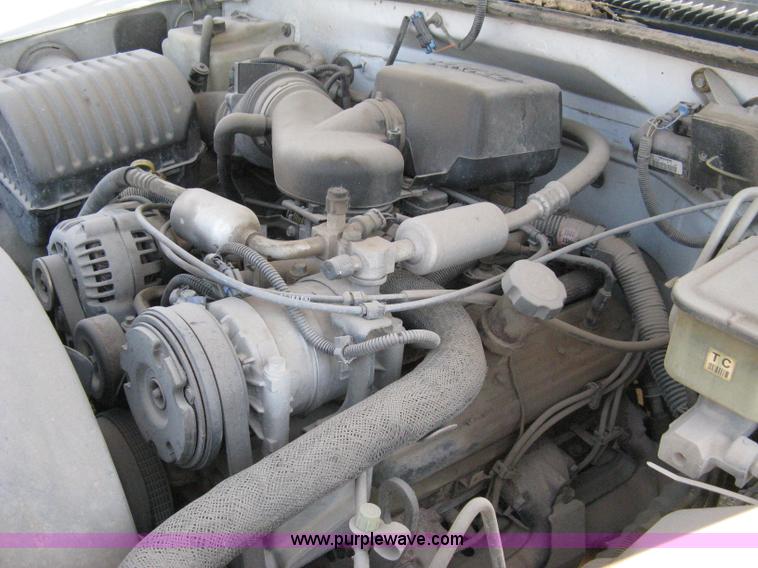 image for item A4348 2000 GMC Sierra C3500 pickup truck