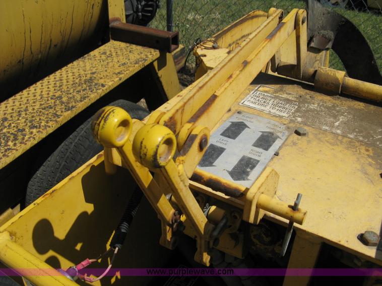 image for item A4360 Gehl 1438 Power Box asphalt paver