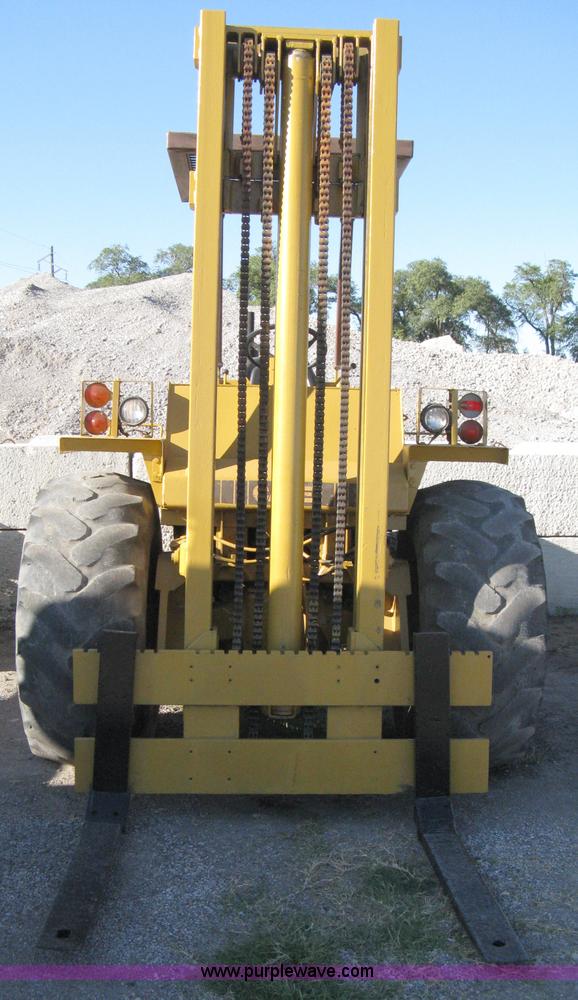 image for item A4371 1985 Case 586D rough terrain forklift