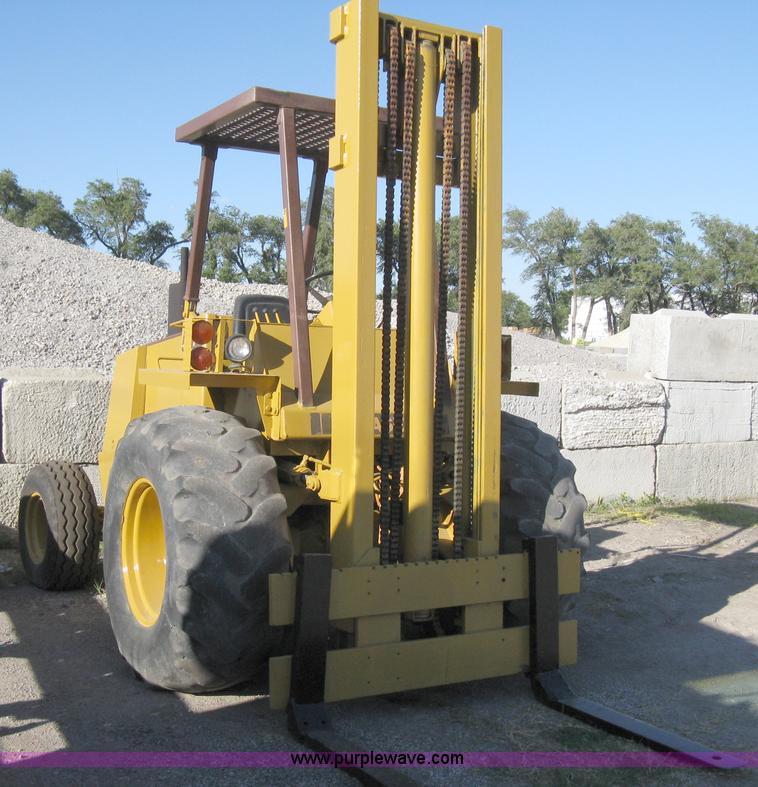 image for item A4371 1985 Case 586D rough terrain forklift