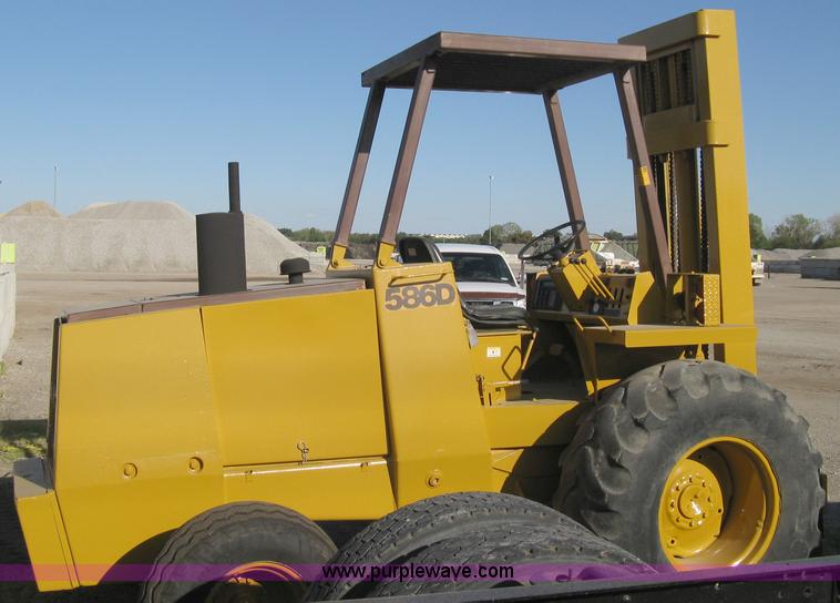 image for item A4371 1985 Case 586D rough terrain forklift