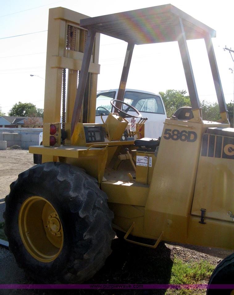 image for item A4371 1985 Case 586D rough terrain forklift