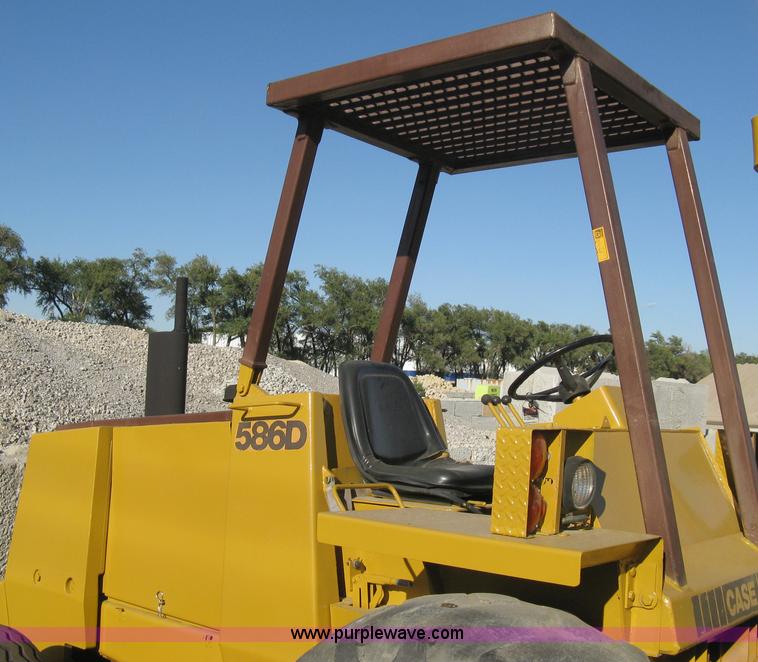 image for item A4371 1985 Case 586D rough terrain forklift