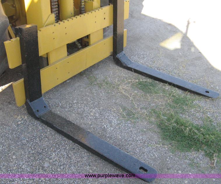 image for item A4371 1985 Case 586D rough terrain forklift