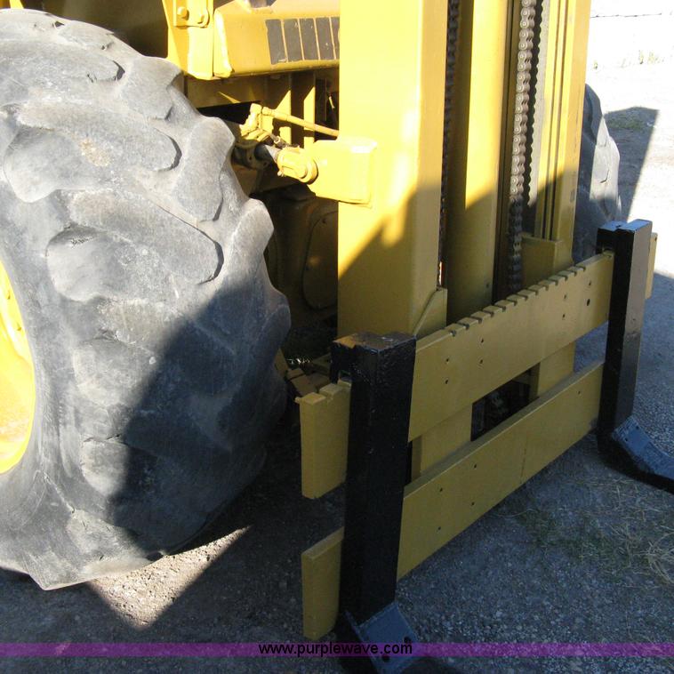 image for item A4371 1985 Case 586D rough terrain forklift