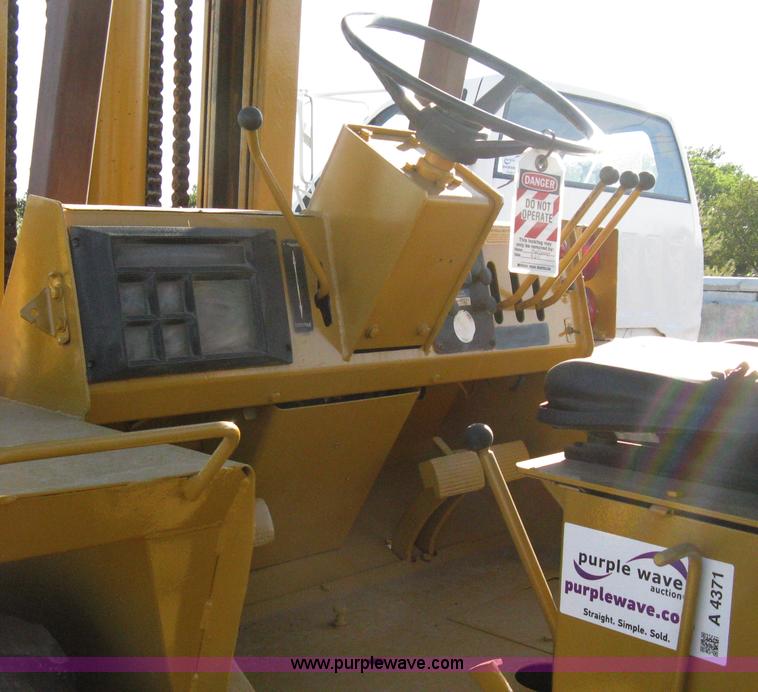 image for item A4371 1985 Case 586D rough terrain forklift