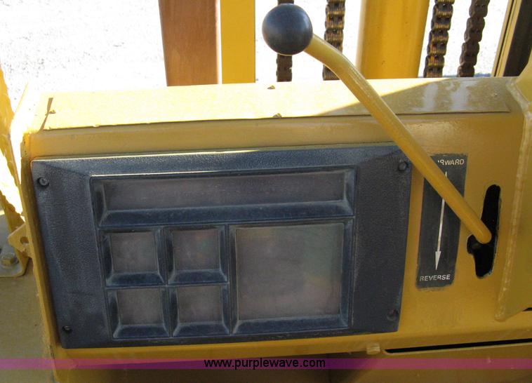 image for item A4371 1985 Case 586D rough terrain forklift