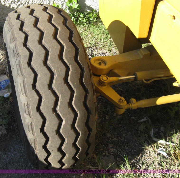 image for item A4371 1985 Case 586D rough terrain forklift