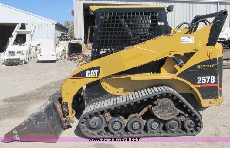 image for item A8086 2007 Caterpillar 257B track skid steer