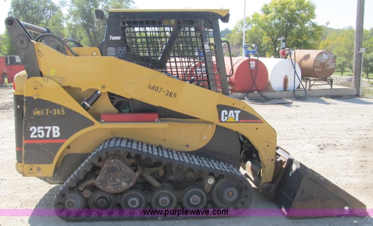 image for item A8086 2007 Caterpillar 257B track skid steer