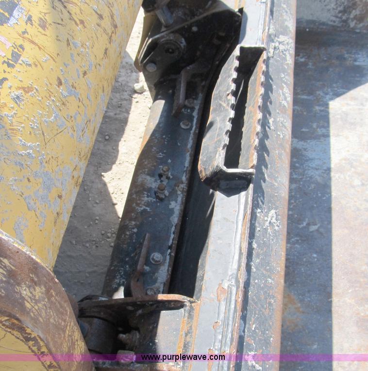 image for item A8086 2007 Caterpillar 257B track skid steer