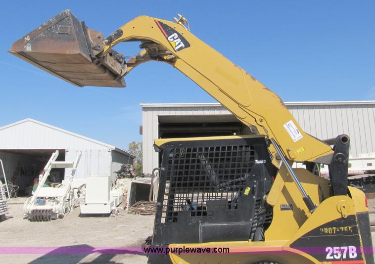 image for item A8086 2007 Caterpillar 257B track skid steer