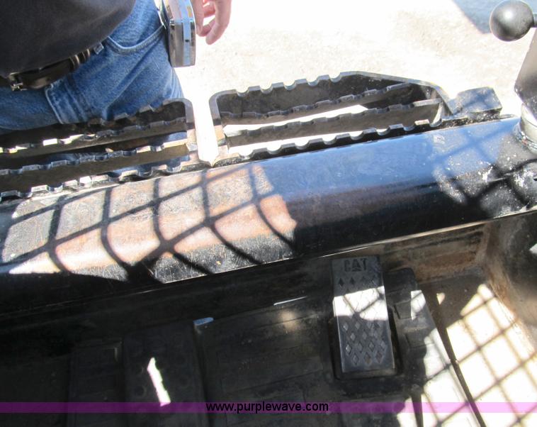 image for item A8086 2007 Caterpillar 257B track skid steer