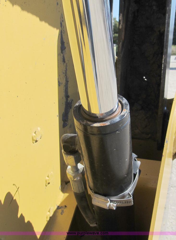 image for item A8086 2007 Caterpillar 257B track skid steer