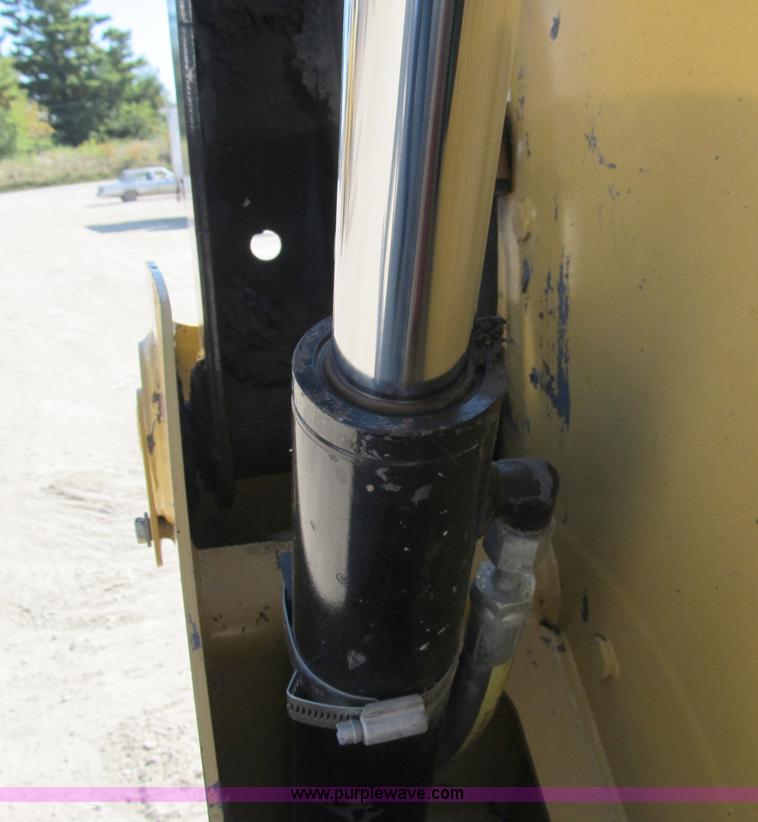 image for item A8086 2007 Caterpillar 257B track skid steer