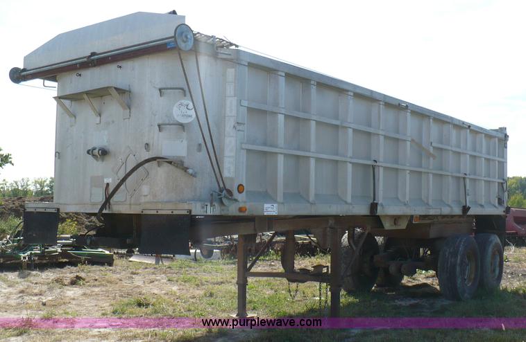 image for item B6006 1990 Montone aluminum end dump trailer