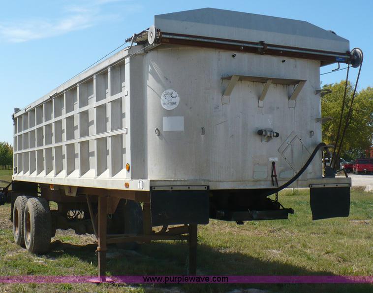 image for item B6006 1990 Montone aluminum end dump trailer