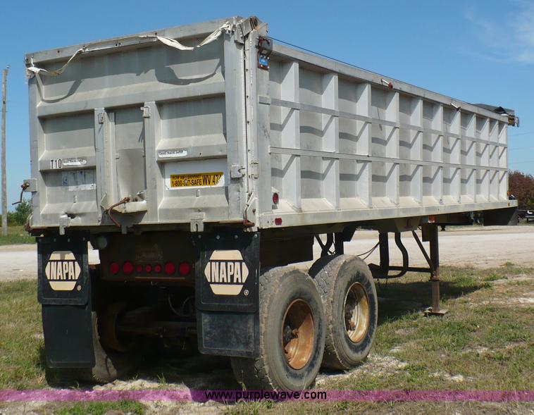 image for item B6006 1990 Montone aluminum end dump trailer
