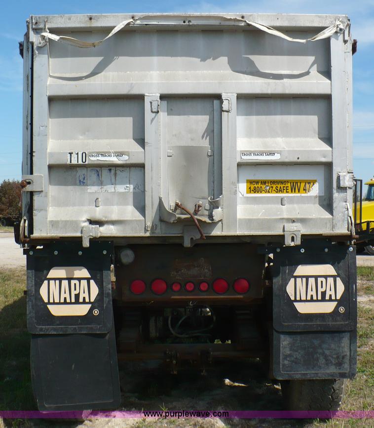 image for item B6006 1990 Montone aluminum end dump trailer