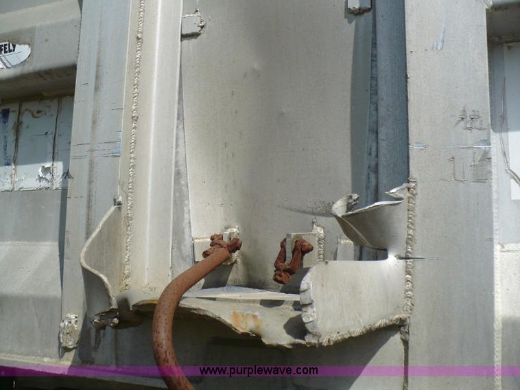 image for item B6006 1990 Montone aluminum end dump trailer