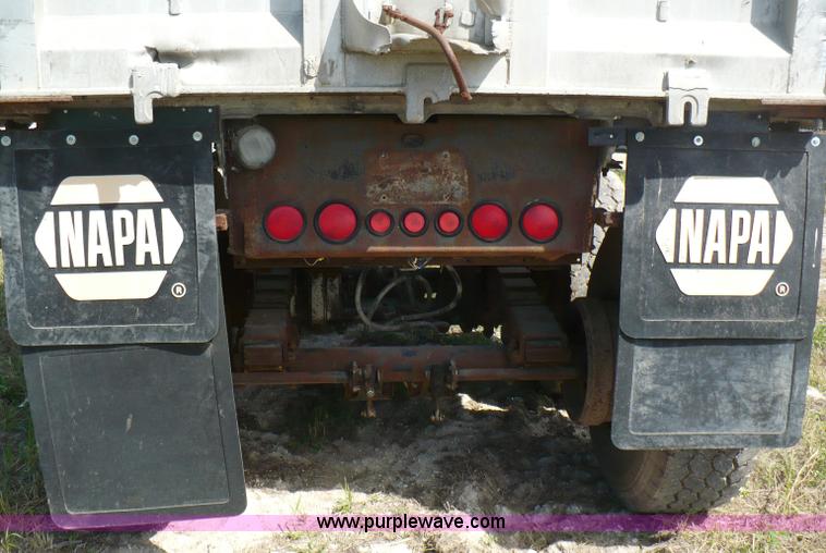 image for item B6006 1990 Montone aluminum end dump trailer