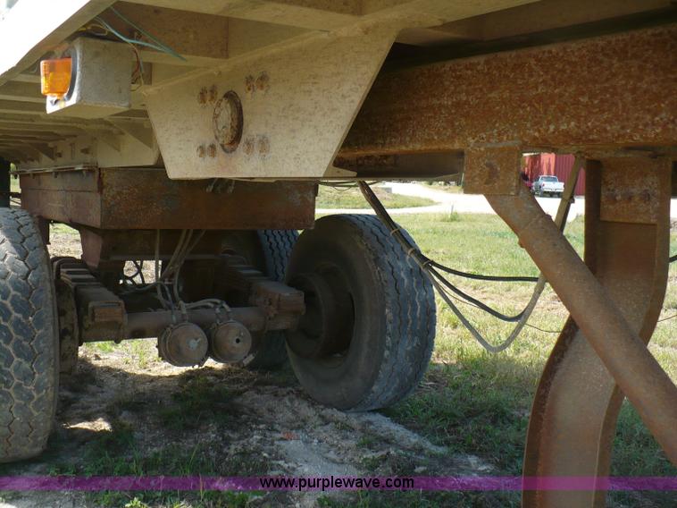 image for item B6006 1990 Montone aluminum end dump trailer