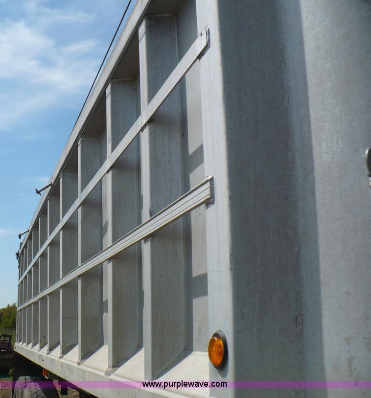 image for item B6006 1990 Montone aluminum end dump trailer