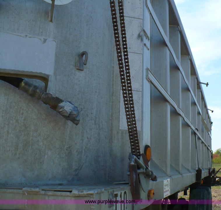 image for item B6006 1990 Montone aluminum end dump trailer