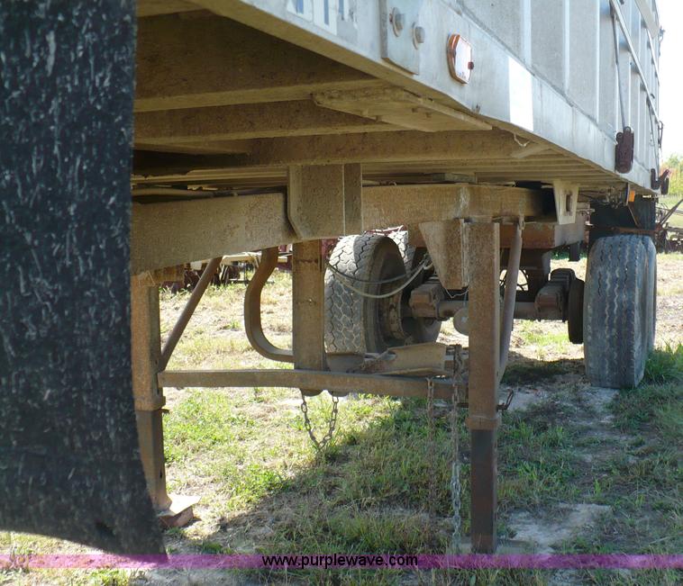 image for item B6006 1990 Montone aluminum end dump trailer