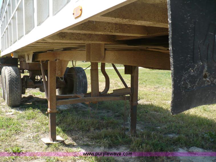 image for item B6006 1990 Montone aluminum end dump trailer