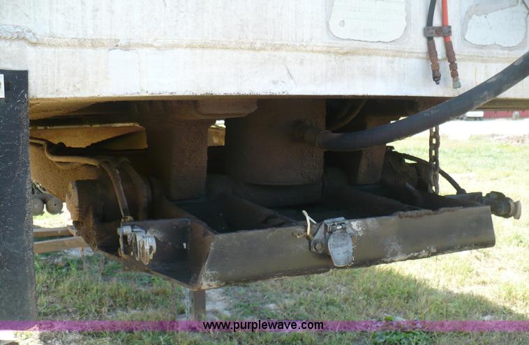 image for item B6006 1990 Montone aluminum end dump trailer