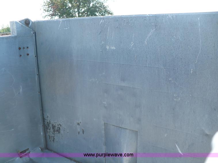 image for item B6006 1990 Montone aluminum end dump trailer