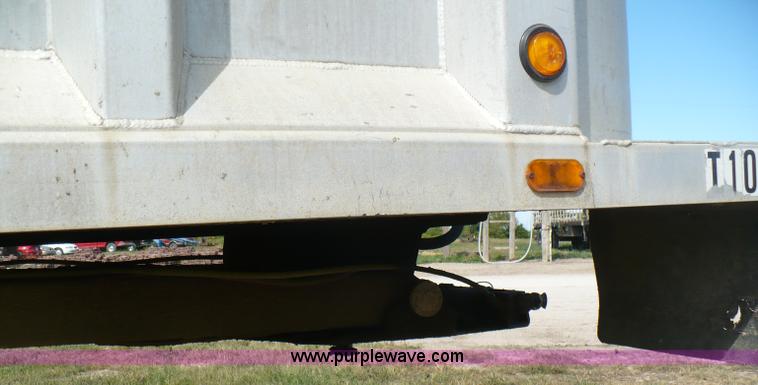 image for item B6006 1990 Montone aluminum end dump trailer