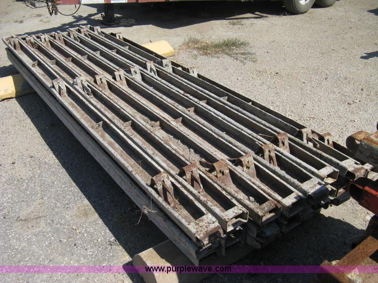 image for item B9558 (25) steel concrete form boards