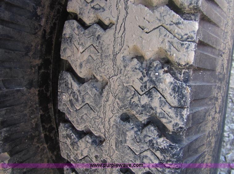 image for item C5016 1993 Chevrolet Kodiak C6500 flatbed truck